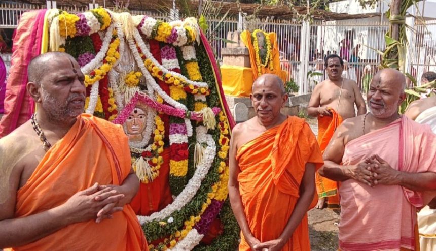 ಶ್ರೀ ಪದ್ಮನಾಭ ತೀರ್ಥರ ಮಧ್ಯಾಾರಾಧನೆ ; ಉಭಯ ಮಠಗಳ ಶ್ರೀಗಳು ಭಾಗಿ  ಆನೆಗುಂದಿ ; ಮಹಾಸಮಾಗಮ ಮಹಾ ಮಂಗಳರಾತಿ