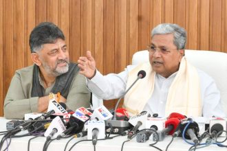 ಸಿದ್ದರಾಮಯ್ಯ-ಡಿ.ಕೆ. ಶಿವಕುಮಾರ್ ಉಪಾಹಾರ ಸಭೆ/ ಗೊಂದಲಗಳಿಗೆ ತೆರೆ ಎಳೆಯಲು ಉಭಯ ನಾಯಕರ ನಿರ್ಧಾರ/ ಸಂಸತ್ತು-ವಿಧಾನಸಭೆ ಅಧಿವೇಶನಗಳಿಗೆ ಆಹಾರವಾಗದಿರಲು ತೀರ್ಮಾನ  ಬೀಸೋ ದೊಣ್ಣೆೆಯಿಂದ ತಾತ್ಕಾಾಲಿಕ ಪಾರು