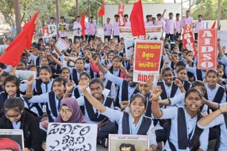 ಎಐಡಿಎಸ್‌ಓ ನೇತೃತ್ವದಲ್ಲಿ ಪ್ರತಿಭಟನೆ ಕೆಪಿಎಸ್ ಮ್ಯಾಾಗ್ನೇಟ್ ಹೆಸರಲ್ಲಿ ಶಾಲೆ ಮುಚ್ಚದಿರಲು ಆಗ್ರಹ
