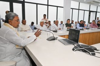 ಕೇಂದ್ರ ಮೆಕ್ಕೆೆಜೋಳ ಆಮದು ನಿಲ್ಲಿಸಬೇಕು: ಮುಖ್ಯಮಂತ್ರಿಿ ಸಿದ್ದರಾಮಯ್ಯ ಆಗ್ರಹ 10 ಲಕ್ಷ ಮೆಟ್ರಿಿಕ್ ಟನ್ ಮೆಕ್ಕೆೆಜೋಳ ಖರೀದಿಸಲು ನಿರ್ಧಾರ