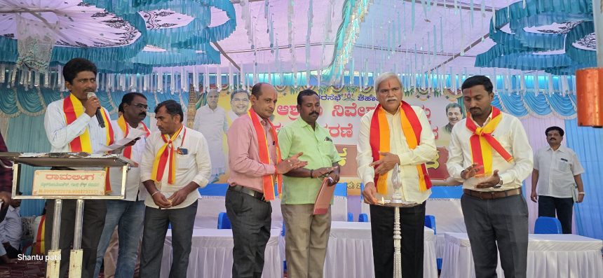 ನಿರಾಶ್ರಿತ ಕುಟುಂಬಗಳಿಗೆ ಹಕ್ಕು ಪತ್ರ ವಿತರಣೆ