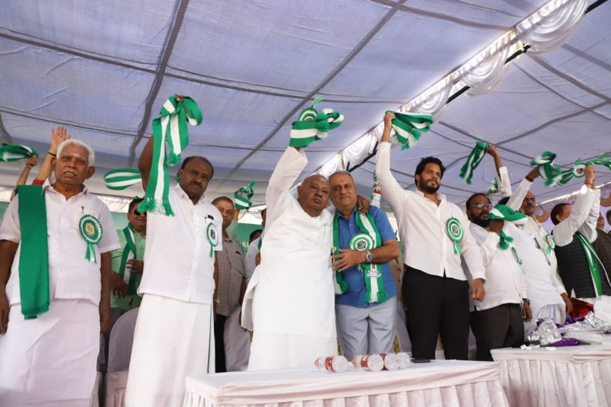 ಜೆಡಿಎಸ್ ಬೆಳ್ಳಿಿ ಹಬ್ಬದಲ್ಲಿ ಕೇಂದ್ರ ಸಚಿವ ಎಚ್.ಡಿ. ಕುಮಾರಸ್ವಾಾಮಿ ಭವಿಷ್ಯ  ರಾಜ್ಯ ರಾಜಕಾರಣದಲ್ಲಿ ಕೆಲ ದಿನಗಳಲ್ಲೇ ಸ್ಫೋೋಟಕ ಬೆಳವಣಿಗೆ