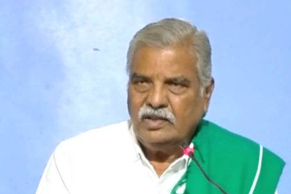 ಬೆಂಬಲ ಬೆಲೆಯಲ್ಲಿ ಹತ್ತಿಿ ಖರೀದಿಗೆ 21ರ ಗಡವು ಮಾಲೀಕರಿಂದಲೇ ಕಬ್ಬು ಹೊತ್ತ ಟ್ರಾಾಕ್ಟರ್‌ಗಳಿಗೆ ಬೆಂಕಿ-ಚಾಮರಸ ಪಾಟೀಲ