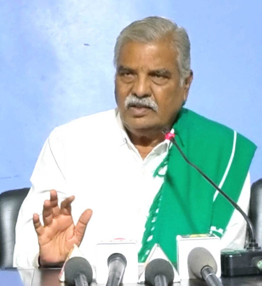 ಬೆಂಬಲ ಬೆಲೆಯಲ್ಲಿ ಹತ್ತಿಿ ಖರೀದಿಗೆ 21ರ ಗಡವು ಮಾಲೀಕರಿಂದಲೇ ಕಬ್ಬು ಹೊತ್ತ ಟ್ರಾಾಕ್ಟರ್‌ಗಳಿಗೆ ಬೆಂಕಿ-ಚಾಮರಸ ಪಾಟೀಲ