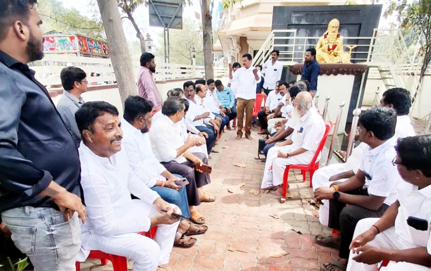 ಮಹರ್ಷಿ ಶ್ರೀ ವಾಲ್ಮೀಕಿ ಪುತ್ಥಳಿ ಅನಾವರಣ ; ಸಮಾಜದ ಮುಖಂಡರಿಂದ ಪೂರ್ವಭಾವಿ ಸಭೆ