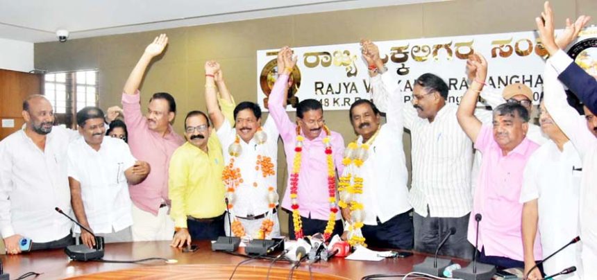 ಸಿದ್ದರಾಮಯ್ಯ ಸಿಎಂ ಸ್ಥಾನ ಬಿಟ್ಟುಕೊಡದಿದ್ದರೇ ಮುಂದಿನ ದಿನಗಳಲ್ಲಿ ತೀವ್ರ ಹೋರಾಟ ಡಿಕೆಶಿಗೆ ಸಿಎಂ ಪಟ್ಟ ನೀಡದಿದ್ದರೇ ಮುಂದಿನ ಚುನಾವಣೆಯಲ್ಲಿ ತಕ್ಕ ಪಾಠ: ಒಕ್ಕಲಿಗರ ಸಂಘ