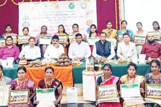 ನೈಸರ್ಗಿಕ ಕೃಷಿ ತರಬೇತಿ ಸಮಾರೋಪ ಮಣ್ಣಿನ ಲವತ್ತತೆ ಸಂರಕ್ಷಿಸಲು ರೈತರಿಗೆ ಸಲಹೆ