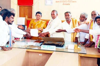 ಪಡಿತರ ವಿತರಣೆಯಲ್ಲಿ ತಾರತಮ್ಯ ; ಪ್ರತ್ಯೇಕ ನ್ಯಾಾಯಬೆಲೆ ಅಂಗಡಿ ಸ್ಥಾಪನೆಗೆ ಮನವಿ