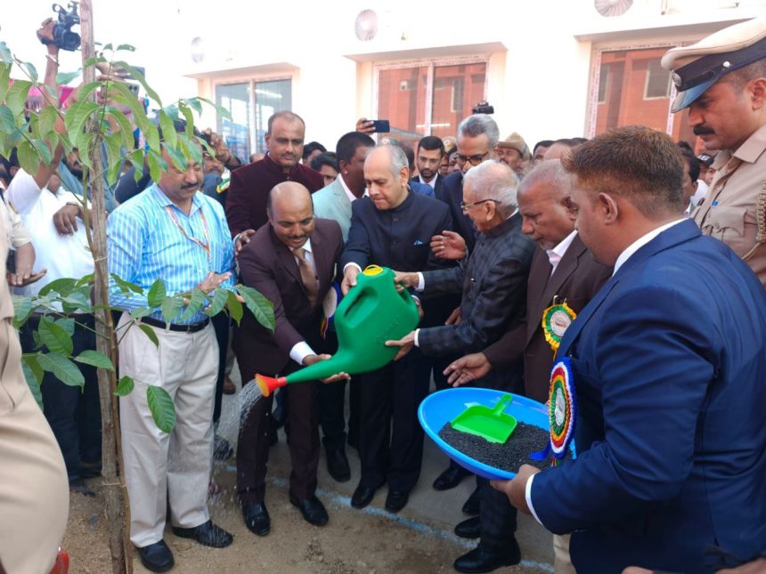 ದೇವದುರ್ಗ ತಾಲೂಕು ನೂತನ ನ್ಯಾಾಯಾಲಯಗಳ ಸಂಕೀರ್ಣ, ವಕೀಲರ ಭವನ ನ್ಯಾಾಯಮೂರ್ತಿಗಳಿಂದ ಲೋಕಾರ್ಪಣೆ ತ್ವರಿತ ನ್ಯಾಾಯದಾನ ಇಂದಿನ ಅಗತ್ಯ – ನ್ಯಾಾಘಿ. ವಿಭು ಬಖ್ರು