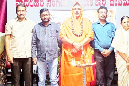 ದೇವದುರ್ಗ : ಸಂಗೀತ – ನೃತ್ಯೋತ್ಸವ ಮಕ್ಕಳಿಗೆ ಸಂಗೀತ ಕಲಿಸಲು ಸ್ವಾಮೀಜಿ ಸಲಹೆ