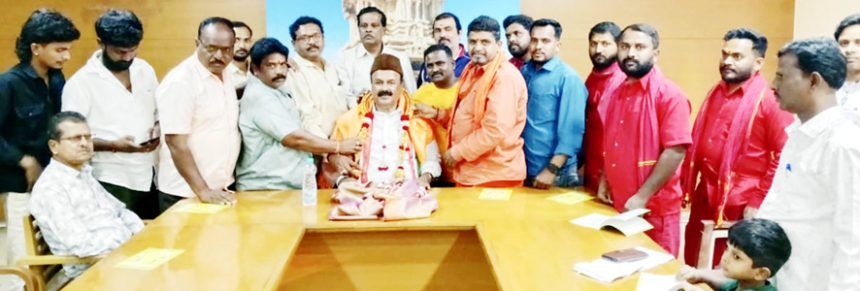 ಸವಿತಾ ಸಮಾಜದ ಅಭಿವೃದ್ಧಿ ನಿಗಮಕ್ಕೆ 100 ಕೋಟಿ ರೂ. ಬೇಡಿಕೆ: ಮುತ್ತುರಾಜ್