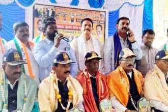 ಸಂವಿಧಾನ ಸಮರ್ಪಣಾ ದಿನದ ಅಂಗವಾಗಿ ಮಾಜಿ ಯೋಧರಿಗೆ, ರೈತರಿಗೆ ಸನ್ಮಾಾನ ಹನುಮಂತ ಕೋಟೆಯವರ ಸಾಮಾಜಿಕ ಸೇವಾ ಕಾರ್ಯ ಶ್ಲಾಾಘನೀಯ – ರಾಜಾ ವೆಂಕಟಪ್ಪ ನಾಯಕ