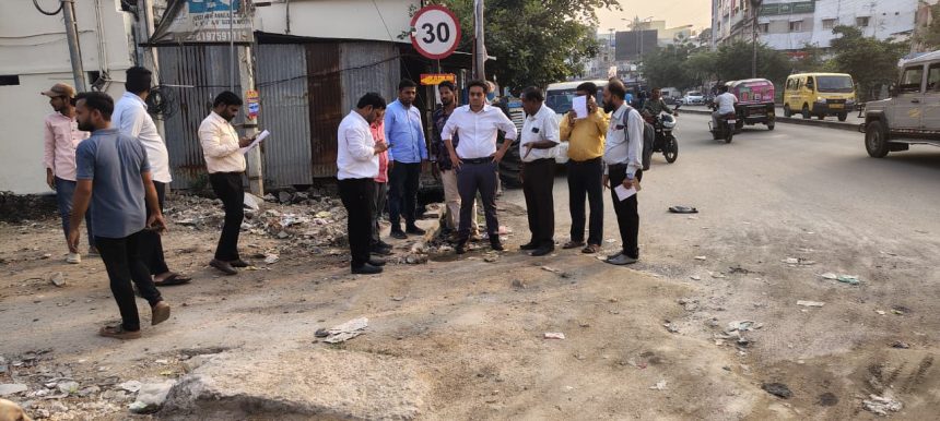 * ಮೊದಲ ಬಾರಿಗೆ ಪಾಲಿಕೆಯಿಂದ ರಸ್ತೆೆ ನಿರ್ವಹಣಾ ಟೆಂಡರ್ * ಕಾಮಗಾರಿ ಪರಿಶೀಲನೆಗಾಗಿ 8 ಕಾರ್ಯ ನಿರೀಕ್ಷಕರ ತಂಡ ರಚನೆ * ಕಾಮಗಾರಿ ಪೂರ್ಣಗೊಳಿಸಲು ಮುಂದಿನ 3 ತಿಂಗಳ ಕಾಲಾವಕಾಶದ ಗಡುವು * ಜಿಲ್ಲಾಧಿಕಾರಿಗಳ ನಿರ್ದೇಶನದಂತೆ ಮಹಾನಗರ ಪಾಲಿಕೆಯಿಂದ ಕ್ರಮ — ರಾಯಚೂರು ನಗರ ಸುತ್ತಿಿದ ಪಾಲಿಕೆ ಆಯುಕ್ತ ಜುಬಿನ್ ಮೊಹಪಾತ್ರ; ರಸ್ತೆೆಗಳಲ್ಲಿನ ತಗ್ಗುಗುಂಡಿ, ಚರಂಡಿ ದುರಸ್ತಿಿ ಕಾಮಗಾರಿಗಳ ಖುದ್ದು ಪರಿಶೀಲನೆ