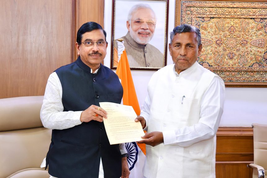 ಾಲ್ದಂಡಿ ಜೋಳಕ್ಕೆೆ ಬೇಡಿಕೆ ಹೆಚ್ಚಳ: ಕನಿಷ್ಠ ಬೆಂಬಲ ಬೆಲೆ ಹೆಚ್ಚಿಿಸುವಂತೆ ಕೇಂದ್ರ ಸಚಿವ ಪ್ರಲ್ಹಾಾದ್ ಜೋಶಿ ಅವರಿಗೆ ಮನವಿ  ಜನವರಿಯಿಂದ ‘ಇಂದಿರಾ ಕಿಟ್’: ಕೆ.ಎಚ್. ಮುನಿಯಪ್ಪ