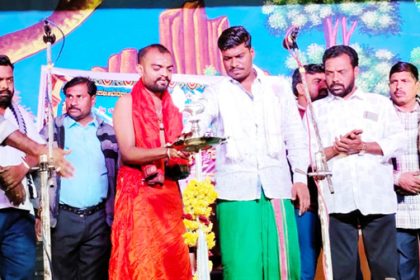 ದೇವಸೂಗೂರು : ಬಣ್ಣದ ಜಗತ್ತಿಿನಲ್ಲಿ ಹೆಣ್ಣಿನ ಸ್ಥಾನ ನಾಟಕ ಪ್ರದರ್ಶನ