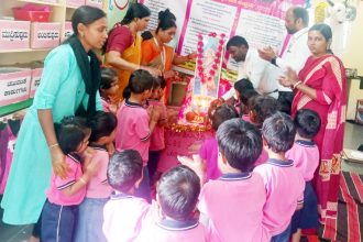 ಎಲ್‌ಬಿಎಸ್ ನಗರ ಅಂಗನವಾಡಿಯಲ್ಲಿ ಹಬ್ಬದ ಸಂಭ್ರಮ ಎಲ್‌ಕೆಜಿ – ಯುಕೆಜಿ ಆರಂಭ, ಮೇಲ್ವಿಿಚಾರಕಿ ಕಾರ್ಯಕರ್ತೆಯರಿಗೆ ಮೆಚ್ಚುಗೆ