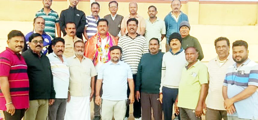 ವಿಶ್ವಕರ್ಮ ಸಮಾಜದ ಜಿಲ್ಲಾಾಧ್ಯಕ್ಷ ಮೌನೇಶ ಸಾಳವಾಡಗಿ ಆಯ್ಕೆ – ವಾಕಿಂಗ್ ಗೆಳೆಯರ ಬಳಗದಿಂದ ಸನ್ಮಾನ