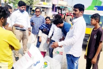 ಸಿರವಾರ: ಪಟ್ಟಣ ಪಂಚಾಯತಿ ಅಧಿಕಾರಿಗಳ ದಾಳಿ, ಪ್ಲಾಸ್ಟಿಕ್ ವಶ