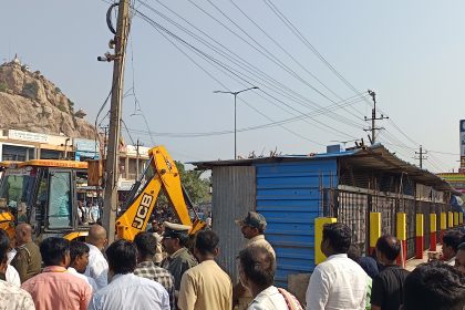 ಸಿರವಾರ: ಪುಟ್‌ಪಾತ್ ತೆರವು , ಅಂಗಡಿ -ಮುಂಗಟ್ಟುಗಳ ಮಾಲೀಕರ ಪರದಾಟ