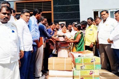 ಸರಕಾರದ ಹಲವು ಯೋಜನೆಗಳು ಮಹಿಳೆಯರು ಸದ್ಬಳಕೆ ಮಾಡಿಕೊಳ್ಳಿ ಹೊಲಿಗೆ ಯಂತ್ರಗಳಿಂದ ಸ್ವಾವಲಂಬಿ ಬದುಕು ಕಟ್ಟಿಕೊಳ್ಳಿ : ಶಾಸಕಿ ಕರೆಮ್ಮ ಗೋಪಾಲಕೃಷ್ಣ