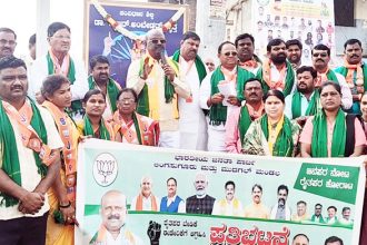 ಕೃಷಿ ಇಲಾಖೆ ಎತ್ತಂಗಡಿ ಶಾಸಕ ವಜ್ಜಲ್ ಆಕ್ರೋಶ : ರೈತರಿಗೆ ಪರಿಹಾರ ನೀಡುವಂತೆ ಪ್ರತಿಭಟನೆ