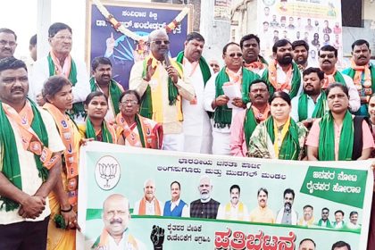 ಕೃಷಿ ಇಲಾಖೆ ಎತ್ತಂಗಡಿ ಶಾಸಕ ವಜ್ಜಲ್ ಆಕ್ರೋಶ : ರೈತರಿಗೆ ಪರಿಹಾರ ನೀಡುವಂತೆ ಪ್ರತಿಭಟನೆ