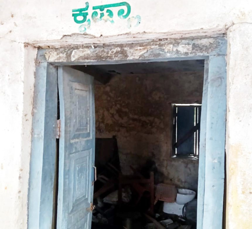 ಹೇಮನಾಳ ಸರ್ಕಾರಿ ಶಾಲೆ ಅನಾಥ! ಕಟ್ಟಡ ಬಹುತೇಕ ಶಿಥಿಲ, ವಿದ್ಯಾರ್ಥಿಗಳು ಶಿಕ್ಷಕರಿಗೆ ಜೀವಭಯ, 2.84ಕೋಟಿ ಅನುದಾನ ಬೇರೆ ಕಡೆ ವರ್ಗಾವಣೆ
