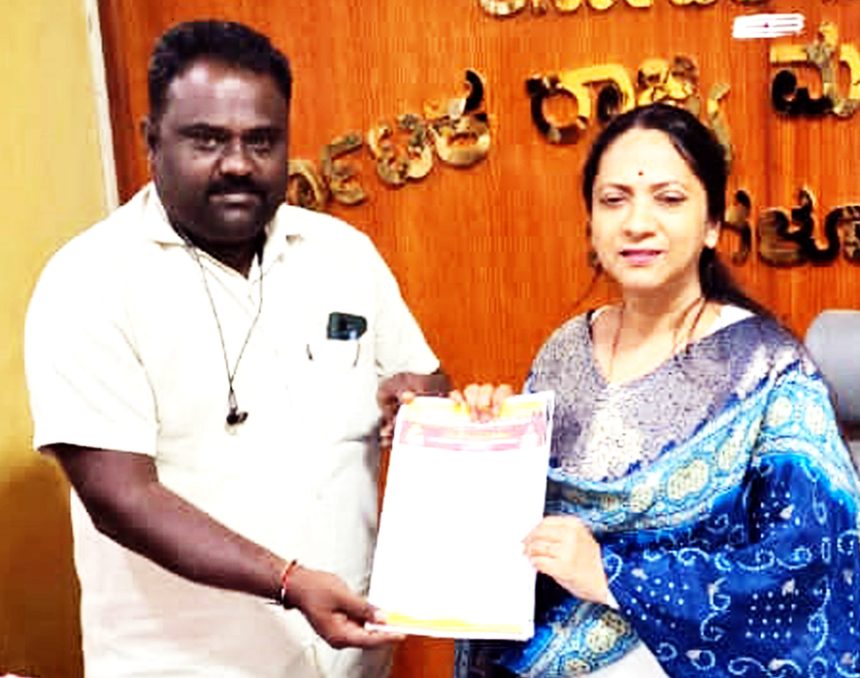 ಬಾಣಂತಿಯರ ಸರಣಿ ಸಾವು ಪ್ರಕರಣ : ಮಹಿಳಾ ಆಯೋಗದ ಅಧ್ಯಕ್ಷರಿಗೆ ಮಂಜುನಾಥ ಗಾಣಿಗೇರ್ ಒತ್ತಾಯ 25 ಲಕ್ಷ ರೂ. ಪರಿಹಾರಕ್ಕೆ ಮಹಿಳಾ ಆಯೋಗಕ್ಕೆ ಮನವಿ