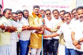 ವಿವಿಧ ರಸ್ತೆಗಳ ದುರಸ್ಥಿ ಮತ್ತು ಸೇತುವೆಗಳ ನಿರ್ಮಾಣ ಕಾಮಗಾರಿಗೆ ಚಾಲನೆ ಕನಕಗಿರಿಯಲ್ಲಿ ಶೀಘ್ರ ಉಪ ನೋಂದಣಿ ಕಚೇರಿ, ನ್ಯಾಯಾಲಯ ಆರಂಭ – ಸಚಿವ ತಂಗಡಗಿ