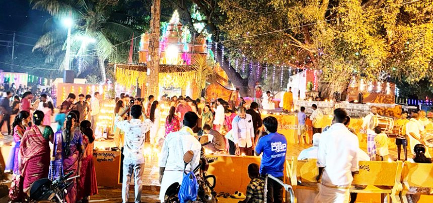 ಅದ್ದೂರಿಯಾಗಿ ಜರುಗಿದ ಕೋಟೆ ಆಂಜನೇಯ ಸ್ವಾಮಿಯ ಕಾರ್ತಿಕೋತ್ಸವ