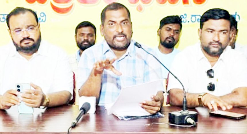 ನಿರಂತರ ಹೋರಾಟಕ್ಕೆ ಸಂದ ಜಯ ಅನಧಿಕೃತವಾಗಿ ಖರೀದಿಸಿ, ವರ್ಗಾವಣೆ ಮಾಡಿಕೊಂಡಿದ್ದ 20 ಎಕರೆ ಭೂಮಿ ಹಿಂಪಡೆದ ಸಹಾಯಕ ಆಯುಕ್ತರ ಕ್ರಮ ಸ್ವಾಗತಾರ್ಹ – ಪ್ರಭುರಾಜ ಕೊಡ್ಲಿ