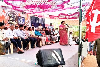 ಗ್ರಾ.ಪಂ. ನೌಕರರ ಜೊತೆ ಸಂಧಾನ ವಿಲ, ಮುಂದುವರೆದ ಧರಣಿ