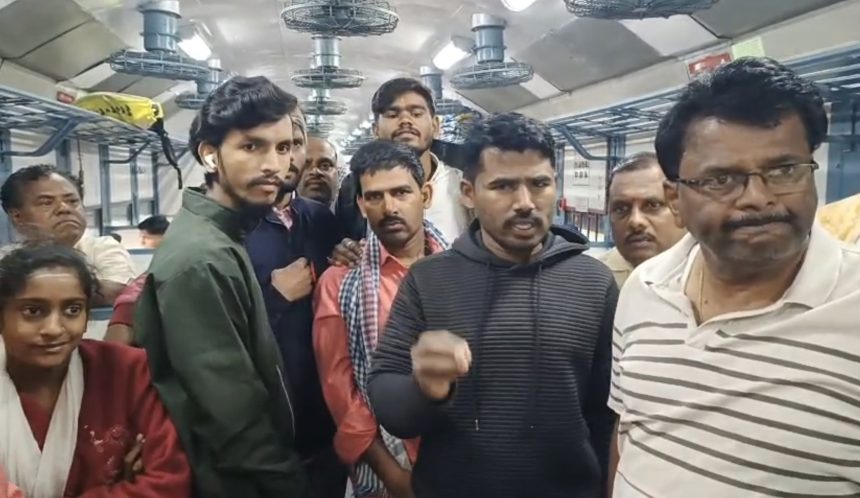 ರೈಲಿನಲ್ಲಿ ಶೌಚಾಲಯವಿಲ್ಲದೆ ಪ್ರಯಾಣಿಕರ ಪರದಾಟ..!