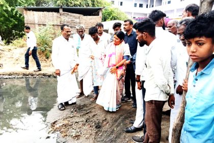 ಶಾಸಕಿ ಕರೆಮ್ಮ ಮಾತಿಗೆ ಕವಡೆ ಕಾಸಿನ ಕಿಮ್ಮತ್ತು ನೀಡದ ಅಧಿಕಾರಿಗಳು! ಸಮಸ್ಯೆಯಲ್ಲಿ ನರಳುತ್ತಿದ್ದಾರೆ ಹಿರೇರಾಯಕುಂಪಿ ಗ್ರಾಮಸ್ಥರು