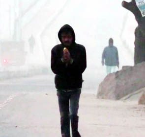 ನಮಗ ಬಿಸಿಲ ಪಾಡ ನೋಡ್ರಿ, ಥಂಡಿಗೆ ಹೊರಗ ಬರಾಕ ಆಗೋವಲ್ದು