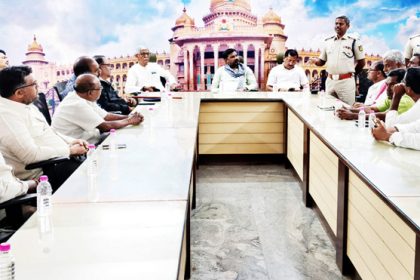 ಪೊಲೀಸ್ ಇಲಾಖೆಯಿಂದ ಸಾರ್ವಜನಿಕ ಸಭೆ ಕಾನೂನು ಬಾಹಿರ ಚಟುವಟಿಕೆಗಳ ವಿರುದ್ದ ನಿರ್ದಾಕ್ಷಿಣ್ಯ ಕ್ರಮವಾಗಲಿ