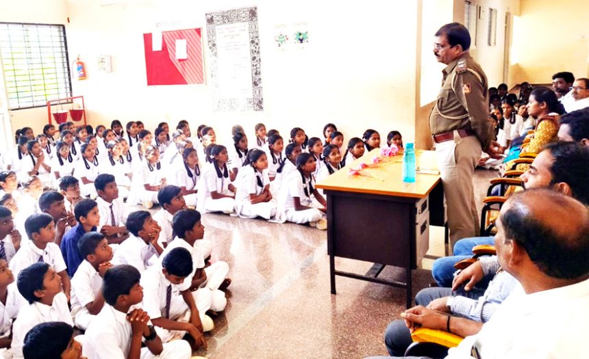 ಕವಿತಾಳ : ಮೊರಾರ್ಜಿ ಶಾಲೆಯಲ್ಲಿ ಅಪರಾಧ ತಡೆ ಮಾಸಾಚರಣೆ