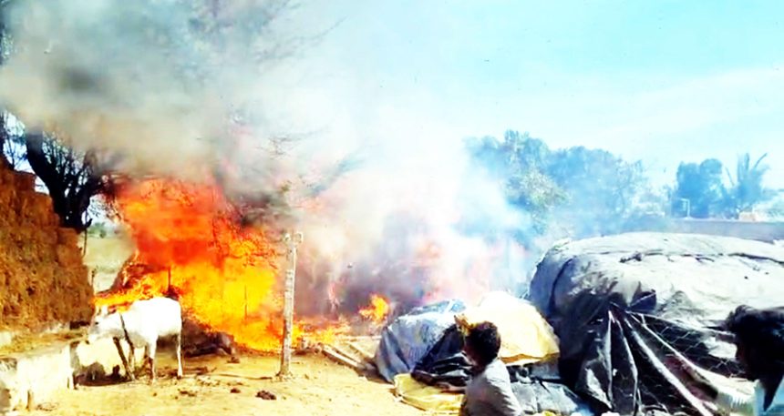 ಬೈಲ್ ಮರ್ಚೆಡ್ ಗ್ರಾಮದಲ್ಲಿ ಆಕಸ್ಮಿಕ ಬೆಂಕಿ ದುರಂತ, ಅಪಾರ ಹಾನಿ