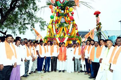 ಆಶೀರ್ವಾದ ಪಡೆದ ಶಾಸಕ ದದ್ದಲ್ ಉಡಮಗಲ್ ಖಾನಾಪೂರದ ಶ್ರೀ ಭೀಮೇಶ್ವರರ ಅದ್ಧೂರಿ ರಥೋತ್ಸವ
