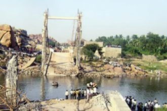 ಆನೆಗೊಂದಿ ಸೇತುವೆ ಕುಸಿತ ಪ್ರಕರಣ ; ಗುತ್ತೇದಾರನಿಂದ  5219 ಕೋ.ರೂ ಪರಿಹಾರಕ್ಕೆೆ ಅರ್ಜಿ ಧಾರವಾಡ ಹೈಕೋರ್ಟ್ ತೀರ್ಪು : ರಾಜ್ಯ ಸರಕಾರ  ದಂಡದಿಂದ ಪಾರು