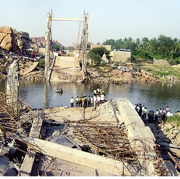 ಆನೆಗೊಂದಿ ಸೇತುವೆ ಕುಸಿತ ಪ್ರಕರಣ ; ಗುತ್ತೇದಾರನಿಂದ  5219 ಕೋ.ರೂ ಪರಿಹಾರಕ್ಕೆೆ ಅರ್ಜಿ ಧಾರವಾಡ ಹೈಕೋರ್ಟ್ ತೀರ್ಪು : ರಾಜ್ಯ ಸರಕಾರ  ದಂಡದಿಂದ ಪಾರು