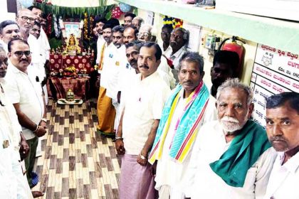 ಸಹಕಾರ ಸಂಘದ ವಾರ್ಷಿಕೋತ್ಸವ : ರೈತರಿಂದ ಸಂಭ್ರಮ ಆಚರಣೆ ಸಹಕಾರ ಸಂಘದ ಬೆಳವಣಿಗೆಗೆ ಸಹಕರಿಸಲು ರಾಘವೇಂದ್ರ ಕುಲಕರ್ಣಿ ಸಲಹೆ