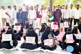 ಬಿಹಾರ ಸಿಎಂ ನಿತೀಶ್ ನಡೆ ಖಂಡಿಸಿ ಮುಸ್ಲಿಿಂ ಮಹಿಳೆಯರ ಪ್ರತಿಭಟನೆ