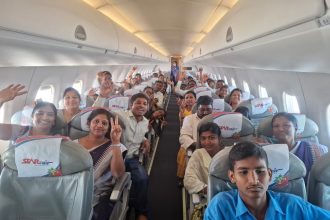 ಸರಕಾರಿ ಶಾಲೆಯ ಮಕ್ಕಳಿಗೆ ವಿಮಾನ ಯಾನ ಭಾಗ್ಯ ಕಲ್ಪಿಿಸಿದ ಮುಖ್ಯೋೋಪಾಧ್ಯಾಾಯ !!