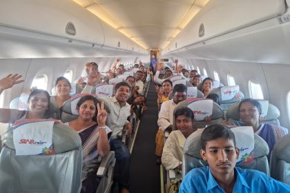 ಸರಕಾರಿ ಶಾಲೆಯ ಮಕ್ಕಳಿಗೆ ವಿಮಾನ ಯಾನ ಭಾಗ್ಯ ಕಲ್ಪಿಿಸಿದ ಮುಖ್ಯೋೋಪಾಧ್ಯಾಾಯ !!