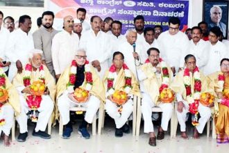 ಕಾಂಗ್ರೆಸ್ ಸಂಸ್ಥಾಪನಾ ದಿನಾಚರಣೆ : ಹಿರಿಯ ನಾಯಕರಿಗೆ ಸನ್ಮಾನ