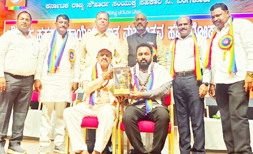 ಜನತಾ ಸೌಹಾರ್ದ ಸಹಕಾರಿಗೆ ಸಂಯುಕ್ತ ಸಹಕಾರಿಯಿಂದ ಸನ್ಮಾನ 175 ಕೋಟಿ ವ್ಯವಹಾರದ ಗುರಿ : ಅಭಿಷೇಕ ಸಿಂಗನಾಳ