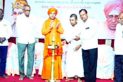 ವಚನ ದರ್ಶನ ಪ್ರವಚನ ಉದ್ಘಾಟನೆ ವಚನಗಳ ಅಧ್ಯಯನದಿಂದ ಬದುಕು ಉನ್ನತಿ – ಗುರುಬಸವ ಪಟ್ಟದ್ದೇವರು ಹೇಳಿಕೆ