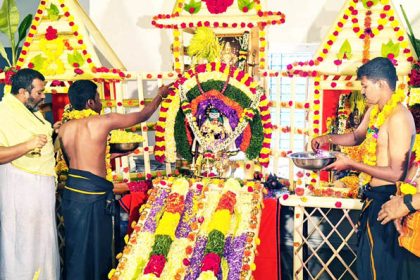 ಅಯ್ಯಪ್ಪಸ್ವಾಮಿ ಪಡಿ ಪೂಜೆ ಸಲ್ಲಿಕೆ