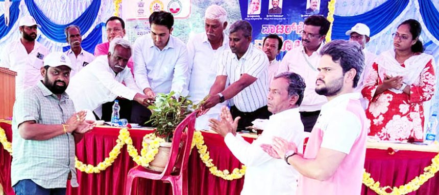 ರೈತರು ಕೃಷಿ ಕಾಮಗಾರಿಗಳ ನಿರ್ವಹಣೆಗೆ ಮುಂದಾಗಬೇಕು